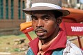  chauffeur de pousse pousse, madagascar 
